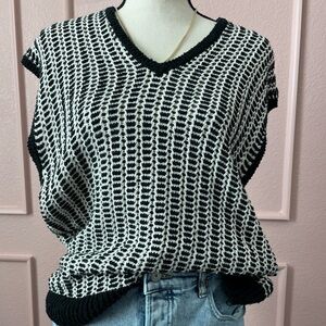Vntg American Basics Black and White Women's Sweater Size Large